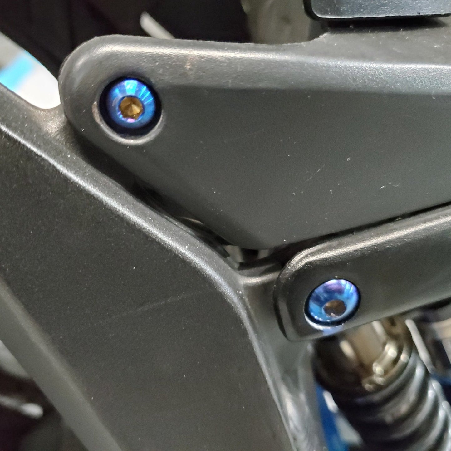 Titanium Screw Kit for WARP 9 / SUR-RON Light Bee Chassis