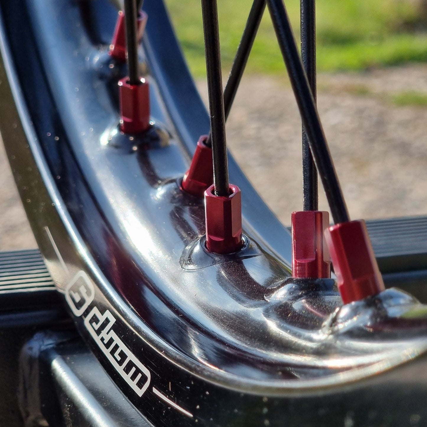 Paar 17" Supermotard-Räder WARP 9 / SUR-RON Light Bee und TALARIA Sting